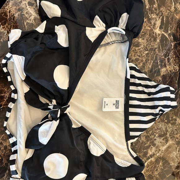 Swimsuit - Picture 3 of 4